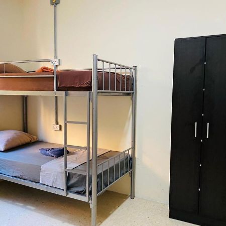 Ommi Hostel Saint Julian's Екстериор снимка